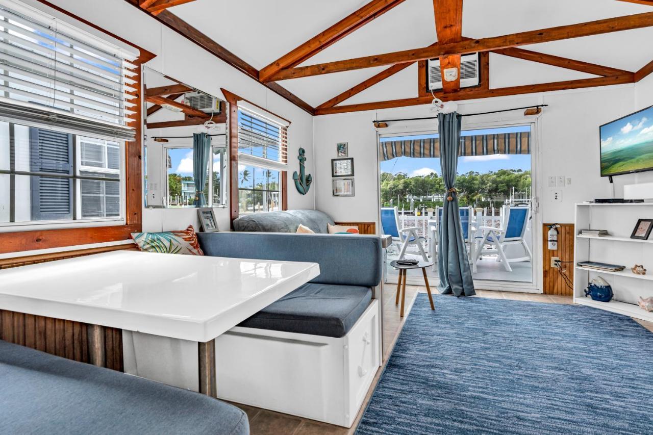 Treasure Harbor Hotel Исламорада Екстериор снимка