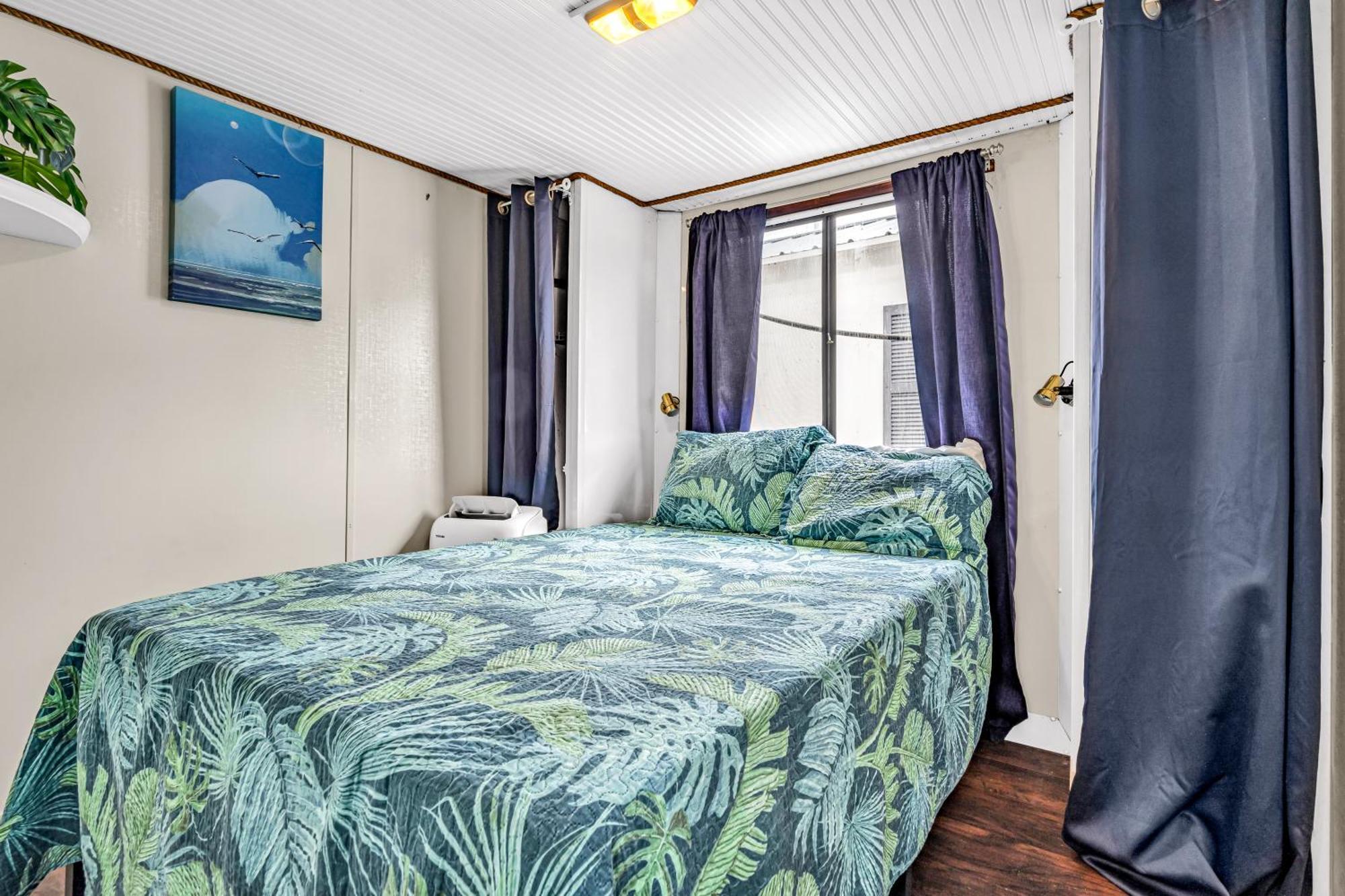 Treasure Harbor Hotel Исламорада Екстериор снимка