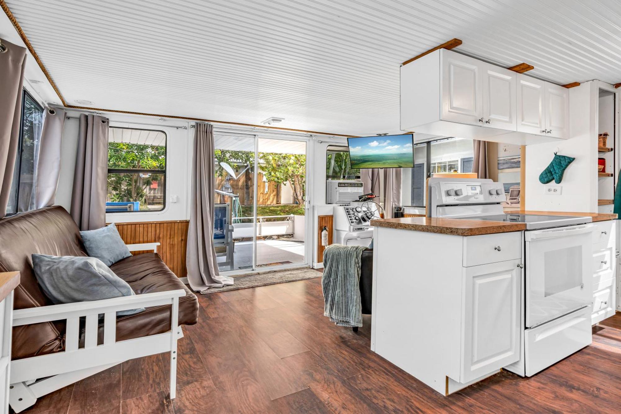 Treasure Harbor Hotel Исламорада Екстериор снимка