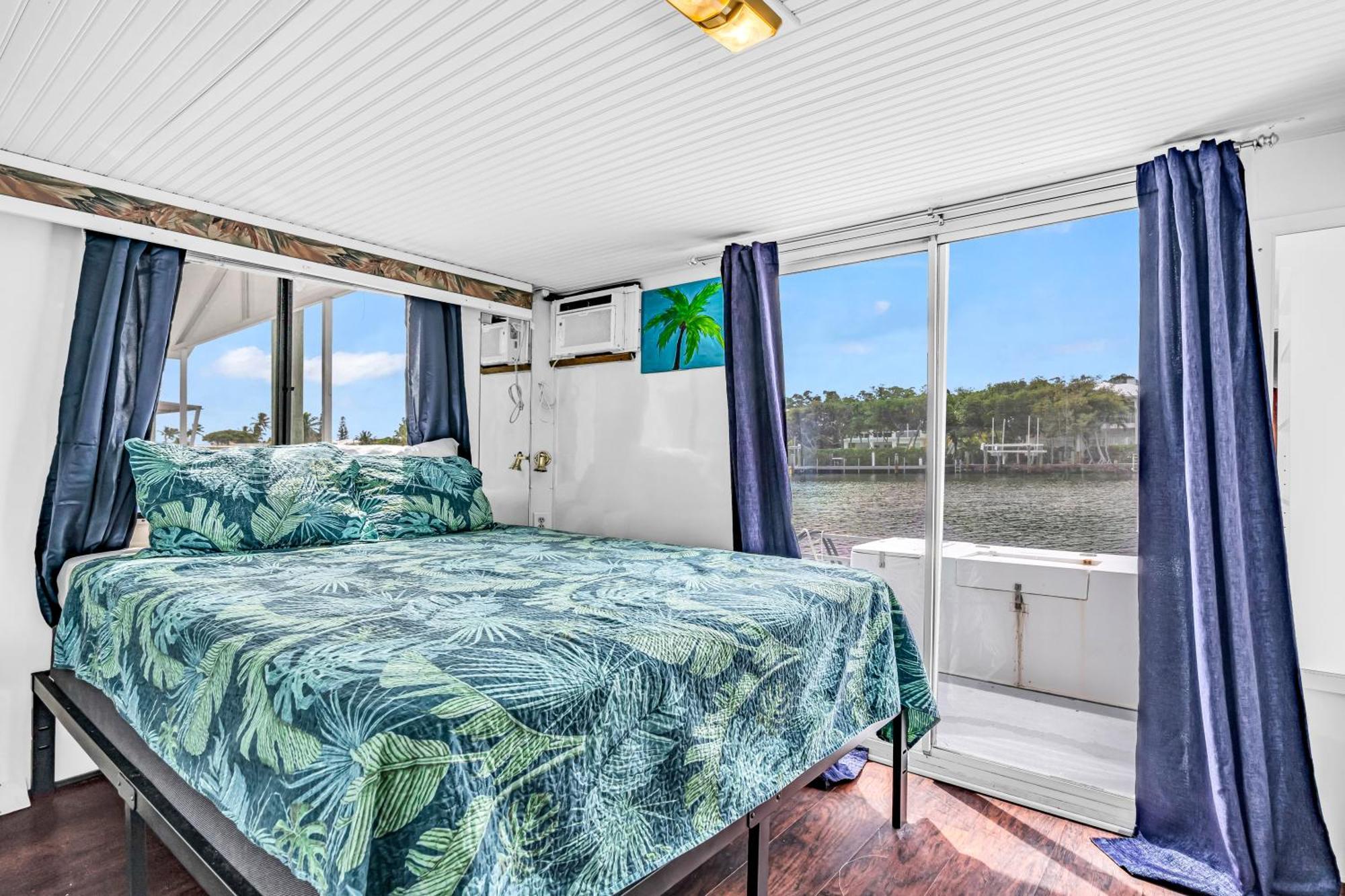 Treasure Harbor Hotel Исламорада Екстериор снимка