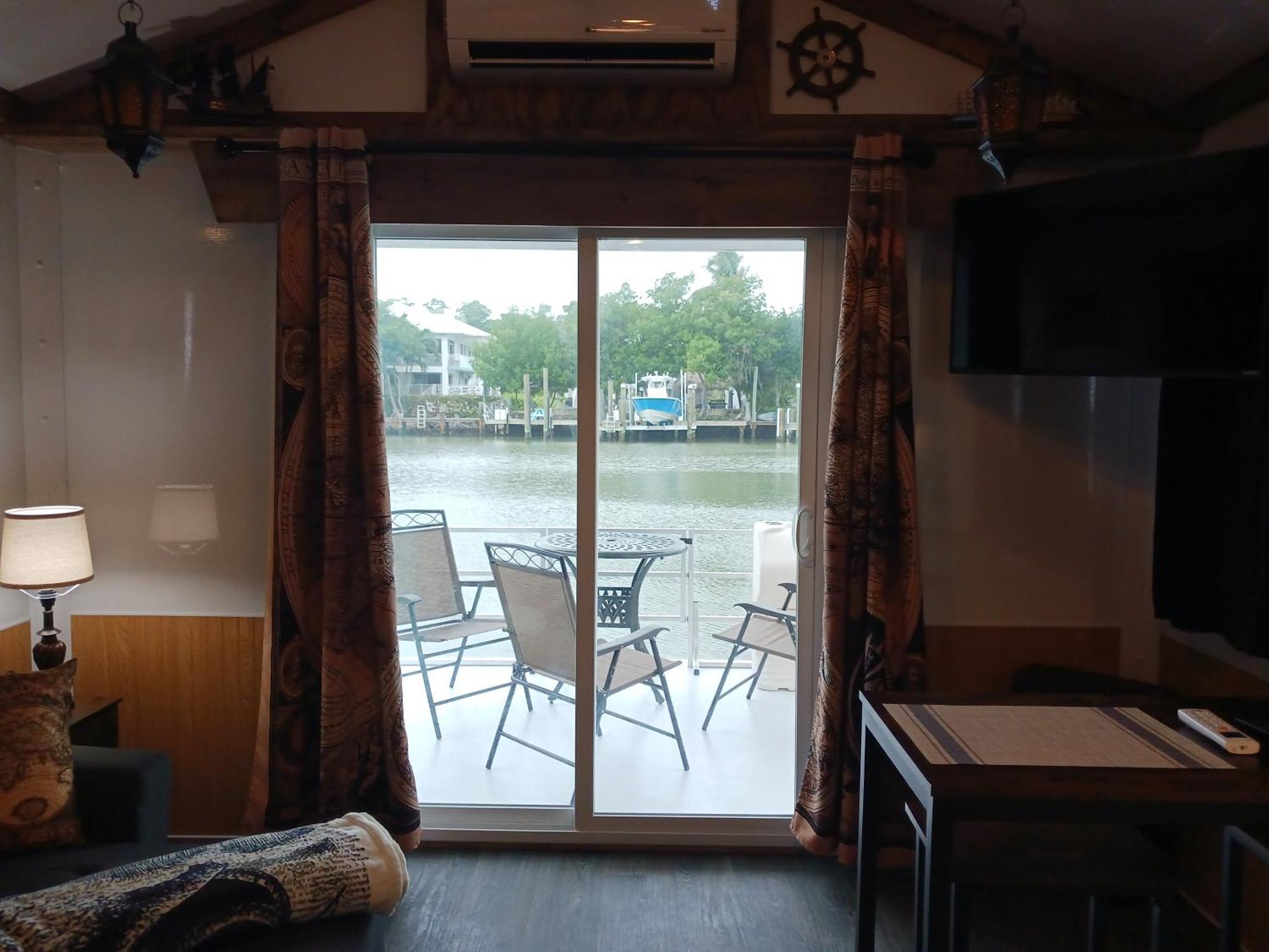 Treasure Harbor Hotel Исламорада Екстериор снимка